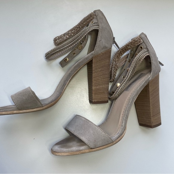 Tosca Blu suede heels. - Picture 2 of 5